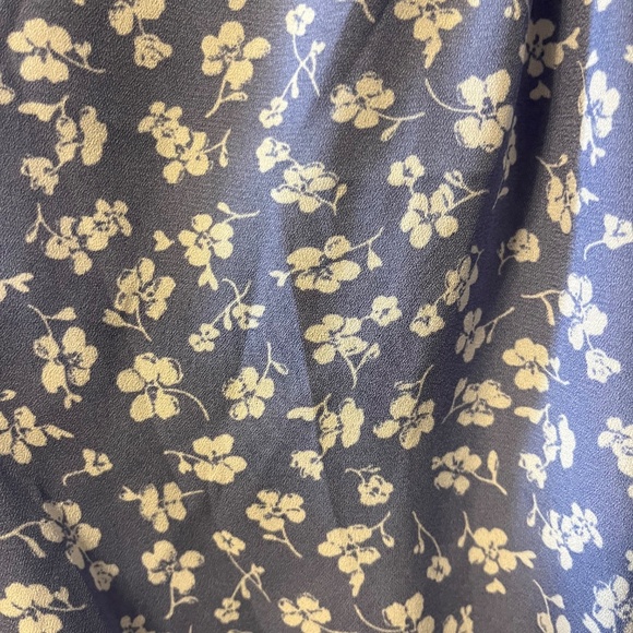 Floral Ruffle Top - Picture 2 of 4